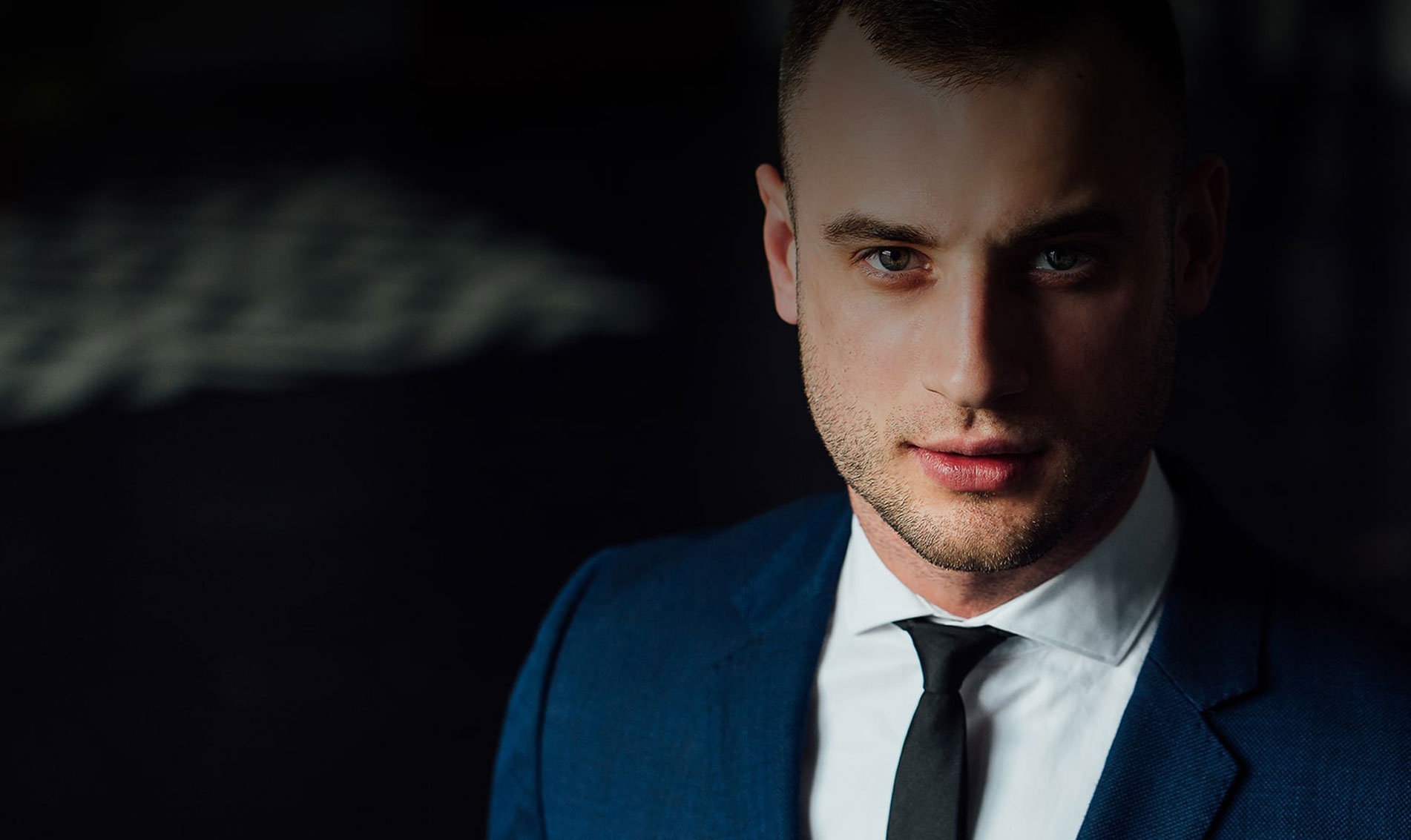 A man in a suit and tie looking at the camera.